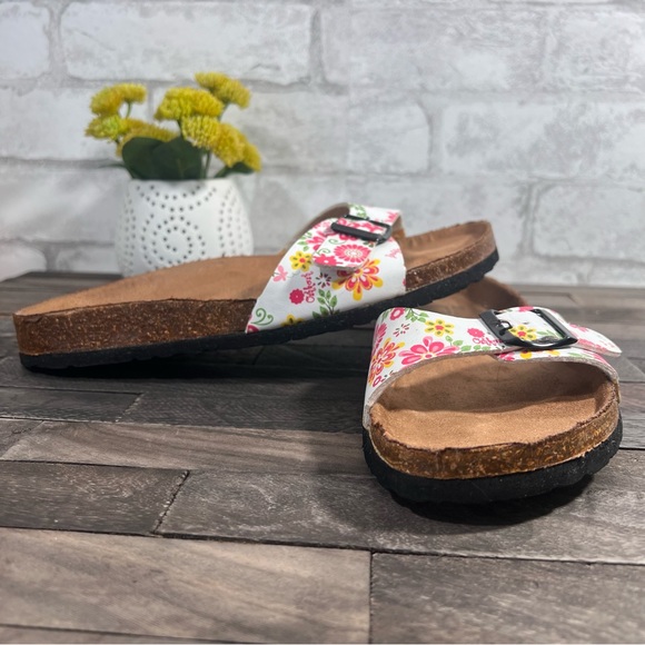 Betani began leather floral slides size 8.5 - Picture 6 of 8